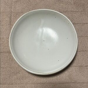 SARAH KERSTEN Pottery Straw Matte White Speckled Low Bowl